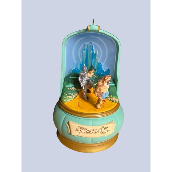 Hallmark Keepsake Ornament Emerald City Wizard Of Oz Light Motion & Music - Picture 11 of 12